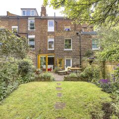 Отель Quiet Home near Hampstead Heath 4* Апартаменты с различными типами кроватей