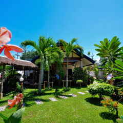 Phuket Airport Hotel сад