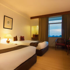 Phuket Merlin Hotel 3* Улучшенный номер с различными типами кроватей фото 2
