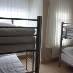 Piya Hostel Кровать в общем номере с двухъярусной кроватью