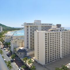 Отель Waikiki Beachcomber by Outrigger 3* Полулюкс с различными типами кроватей
