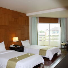 Отель Sea Breeze Jomtien Resort комната для гостей фото 7