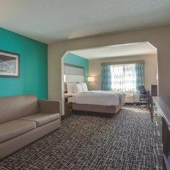 La Quinta Inn & Suites by Wyndham Batavia in Pembroke, United States of America from 129$, photos, reviews - zenhotels.com guestroom photo 2