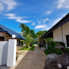 Phuket Airport Hotel экстерьер