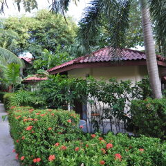 Отель Hyton Leelavadee Phuket сад