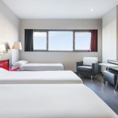 Отель ILUNION Barcelona 4* Стандартный номер с различными типами кроватей фото 24