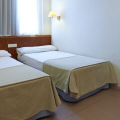 Отель Hesperia Sant Joan Suites 3* Стандартный семейный номер с различными типами кроватей