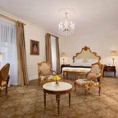 Отель The Plaza 5* Номер категории Премиум с различными типами кроватей