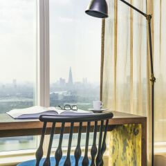 Novotel London Canary Wharf Hotel 4* Представительский люкс с различными типами кроватей