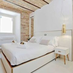 Отель Charming flat near Colosseum Апартаменты