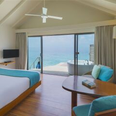 Отель Centara Ras Fushi Resort & Spa Maldives 5* Вилла Делюкс с различными типами кроватей
