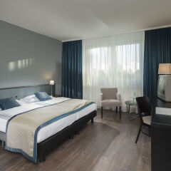 City Hotel Berlin East 4* Улучшенный номер с различными типами кроватей