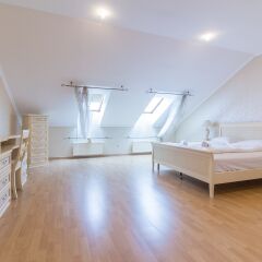 Отель Spacious Duplex by Park&Metro by easyBNB Апартаменты с различными типами кроватей