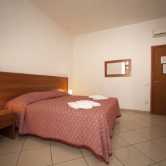 Hotel Dalmazia 2* Стандартный номер с двуспальной кроватью (общая ванная комната)