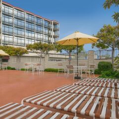 Red Lion Hotel Oakland International Airport бассейн