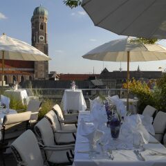 Hotel Bayerischer Hof столовая на открытом воздухе