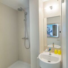 Отель Hôtel Le Marcel - Paris Gare de l'Est ванная фото 2