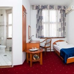 Отель Broadway City Guesthouse 2* Стандартный номер с различными типами кроватей фото 12