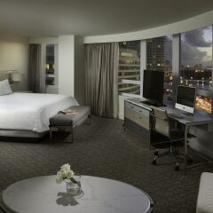 Отель Fontainebleau Miami Beach 4* Полулюкс с двуспальной кроватью