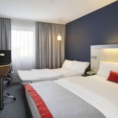 Отель Holiday Inn Express Frankfurt Messe 3* Стандартный номер с различными типами кроватей