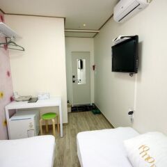 Отель Tomo Residence 2* Стандартный номер с 2 отдельными кроватями