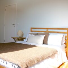 Отель YOURS GuestHouse Porto 4* Стандартный номер с двуспальной кроватью (общая ванная комната)