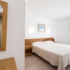 Отель Hostal Roca Стандартный номер с различными типами кроватей