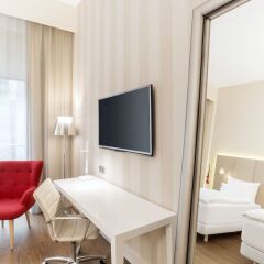Отель NH Collection Berlin Mitte Friedrichstrasse 4* Улучшенный номер с различными типами кроватей фото 4