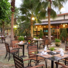 Отель Naina Resort & Spa место для завтрака фото 4