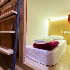 Отель Prince Theatre Heritage Stay 3* Кровать в женском общем номере