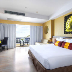 Отель D Varee Jomtien Beach 4* Представительский номер с различными типами кроватей фото 12