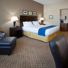 Holiday Inn Express Hotel and Suites Mankato East 2* Стандартный номер с различными типами кроватей