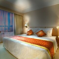 Golden Crown China Hotel 3* Улучшенный люкс с разными типами кроватей