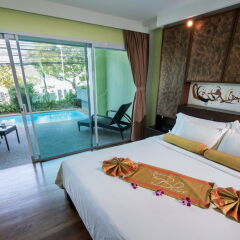 Отель The Bliss South Beach Patong вид из номера фото 2