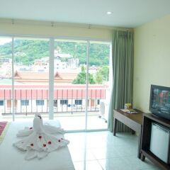 Отель Patong Palm Guesthouse комната для гостей фото 8