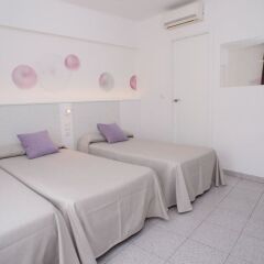 Отель Hostal Tarba Стандартный номер с различными типами кроватей