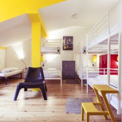 Lisbon Chillout Hostel Кровать в общем номере с двухъярусной кроватью