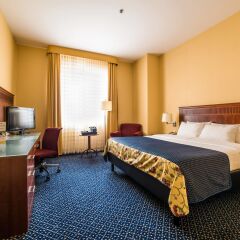 Отель Courtyard by Marriott Warsaw Airport 4* Номер Делюкс с различными типами кроватей