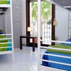 Отель Hostels MeetingPoint 2* Кровать в общем номере с двухъярусной кроватью