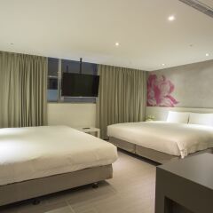 YOUR Hotel 3* Стандартный семейный номер с различными типами кроватей