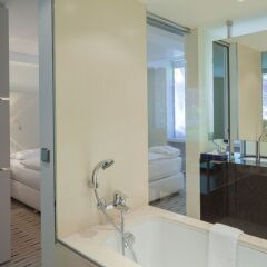 Отель Park Inn by Radisson Berlin Alexanderplatz ванная фото 2