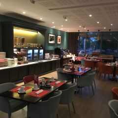 Отель Crowne Plaza Lyon - Cite Internationale Франция, Лион - 1 отзыв об отеле, цены и фото номеров - забронировать отель Crowne Plaza Lyon - Cite Internationale онлайн питание