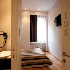 Отель Hostal Bcn 46 Стандартный номер с различными типами кроватей