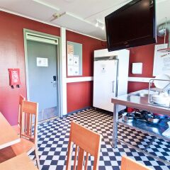 Отель Eurohostel мини-кухня в номере