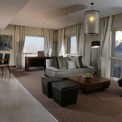 Millennium Plaza Hotel 5* Представительский люкс с различными типами кроватей