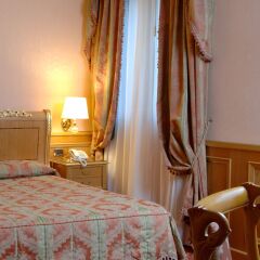 Andreola Central Hotel 4* Улучшенный номер с двуспальной кроватью