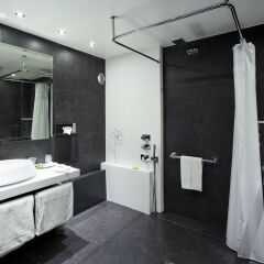 Отель Holiday Inn Paris Saint Germain des Prés Франция, Париж - отзывы, цены и фото номеров - забронировать отель Holiday Inn Paris Saint Germain des Prés онлайн ванная
