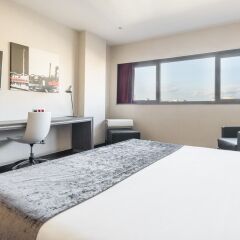 Отель ILUNION Barcelona 4* Стандартный номер с различными типами кроватей фото 25