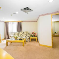 Guangzhou New Century Hotel 4* Люкс с различными типами кроватей