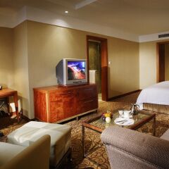 Отель Crowne Plaza Chongqing Jiefangbei 5* Улучшенный номер с различными типами кроватей